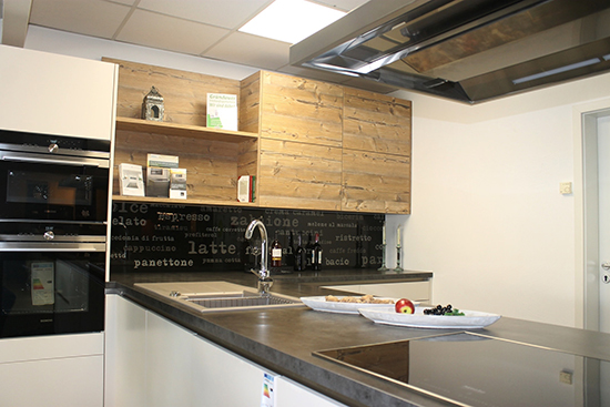 Küche mit Elektrogeräten aus 63584 Gründau